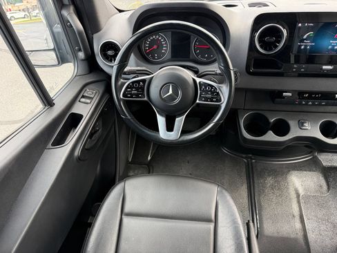 Used 2021 Mercedes-Benz Sprinter 4500 image 31