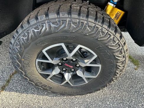 New 2025 GMC Canyon AT4 w/ AT4X Package image 16