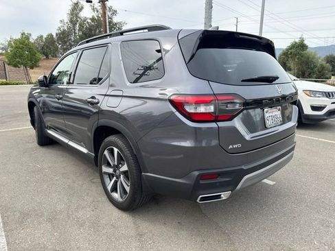 Used 2025 Honda Pilot Elite image 3