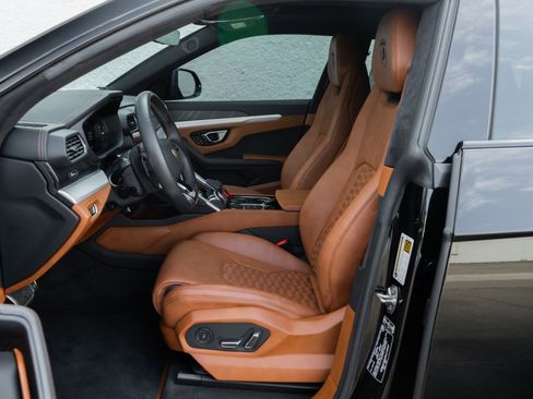 Used 2022 Lamborghini Urus AWD/4WD image 6