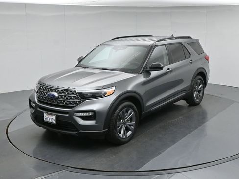 Used 2023 Ford Explorer XLT w/ Equipment Group 202A RWD image 39