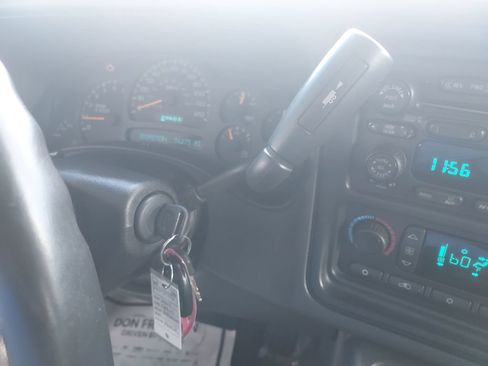 Used 2004 Chevrolet Avalanche 2500 w/ Preferred Equipment Group AWD/4WD image 23