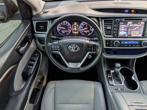 Used 2015 Toyota Highlander Limited Platinum image 18