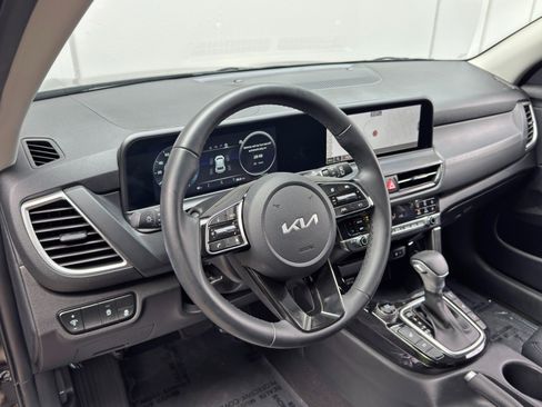 Used 2024 Kia Seltos EX AWD/4WD image 13