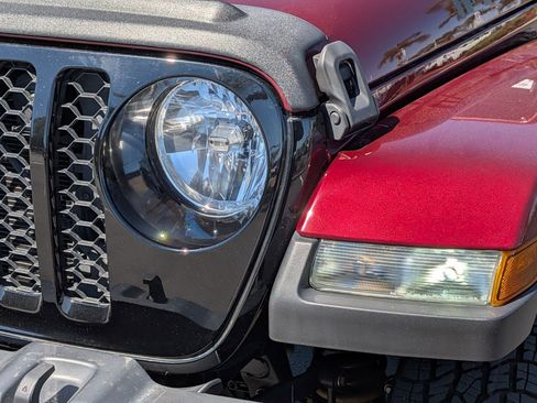 Used 2021 Jeep Gladiator Sport image 6