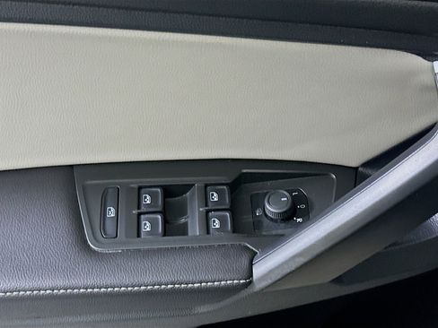 Used 2024 Volkswagen Tiguan S image 15