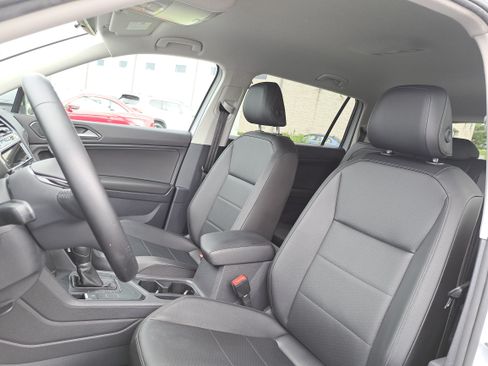 Used 2018 Volkswagen Tiguan SE FWD image 15