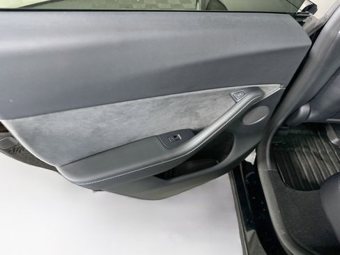 Used 2023 Tesla Model Y Long Range AWD/4WD image 26