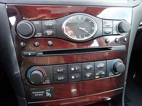 Used 2011 INFINITI G37 x w/ Premium Pkg image 19