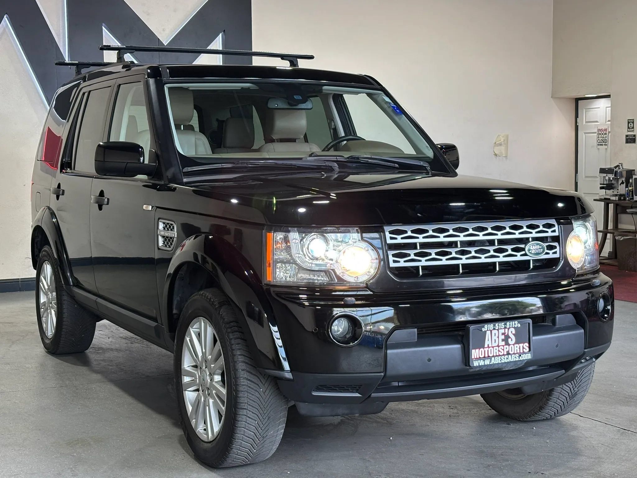 Used 2011 Land Rover LR4 HSE LUX AWD/4WD image 3