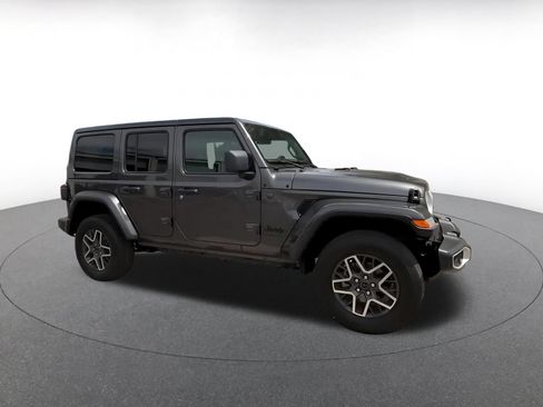 Used 2025 Jeep Wrangler Unlimited Sahara AWD/4WD image 2