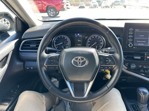 Used 2024 Toyota Camry SE image 13