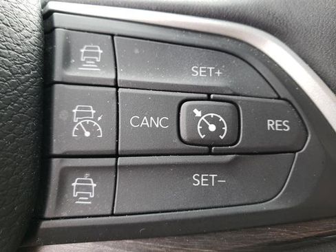 Used 2023 Jeep Grand Cherokee L Limited image 27