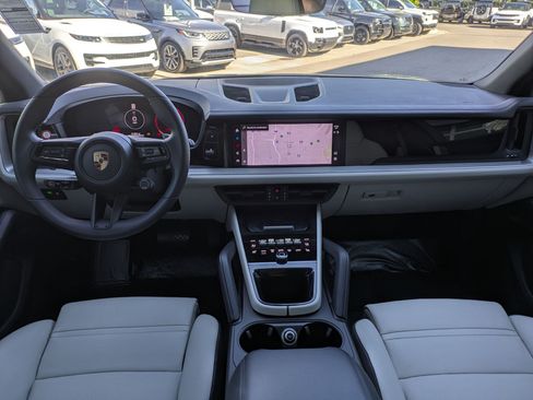Used 2024 Porsche Cayenne AWD/4WD image 28