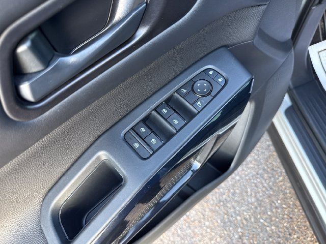 Certified 2025 Nissan Pathfinder SV FWD image 12