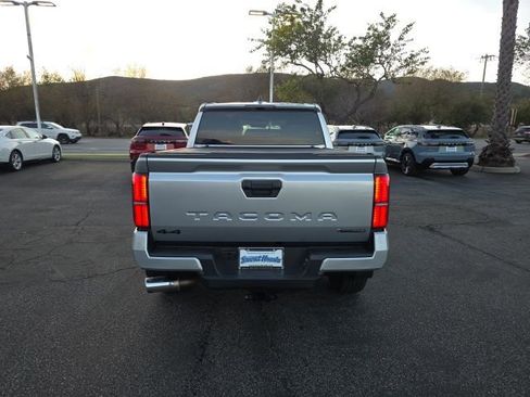 Used 2025 Toyota Tacoma TRD Off-Road image 9