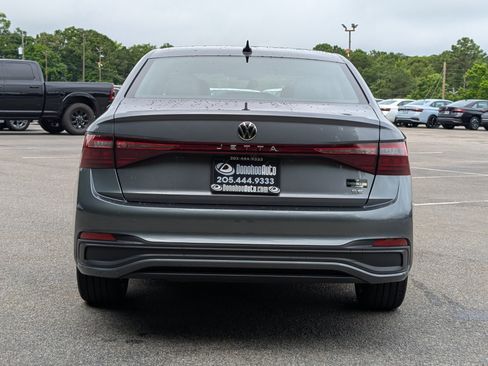 Used 2025 Volkswagen Jetta SE w/ Sunroof Package FWD image 8