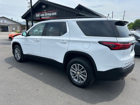 Used 2023 Chevrolet Traverse LT w/ Rear Camera Mirror Package AWD/4WD image 5