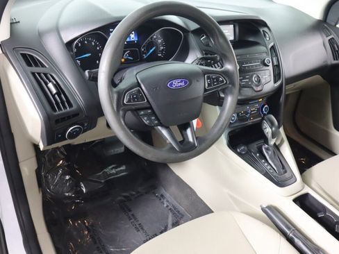 Used 2018 Ford Focus SE FWD image 9