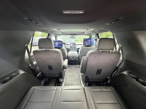 Used 2024 Chevrolet Tahoe RST w/ Luxury Package AWD/4WD image 30