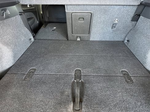 Certified 2021 Volvo XC40 T5 R-Design image 14