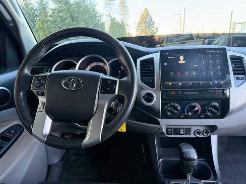 Used 2015 Toyota Tacoma 4x4 Double Cab w/ TRD Sport Package image 11