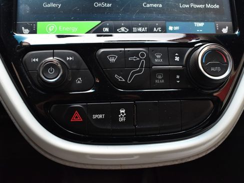 Used 2020 Chevrolet Bolt Premier w/ Infotainment Package FWD image 32