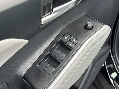 Used 2026 Toyota Highlander XLE image 13