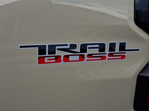 Certified 2024 Chevrolet Colorado Trail Boss w/ Advanced Trailering Package AWD/4WD image 31