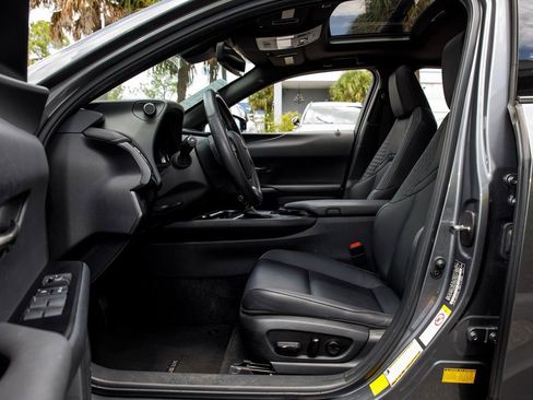 Used 2019 Lexus UX 200 image 25