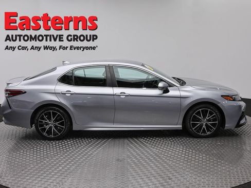 Used 2024 Toyota Camry SE FWD image 4