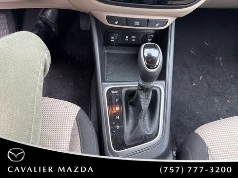 Used 2022 Hyundai Accent Limited FWD image 16