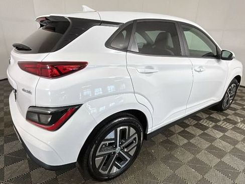 Used 2023 Hyundai Kona SE FWD image 3