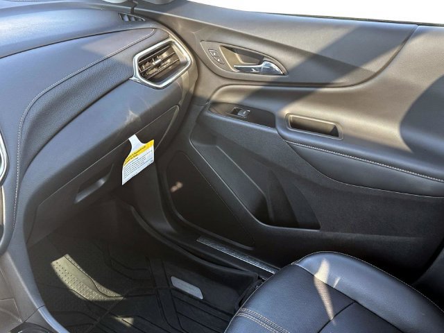 Used 2024 Chevrolet Equinox Premier AWD/4WD image 31