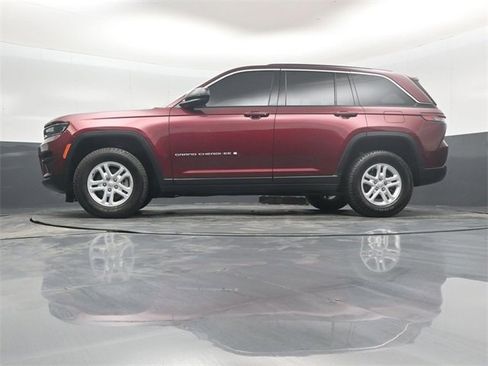 Used 2024 Jeep Grand Cherokee Laredo w/ Trailer Tow Package image 43