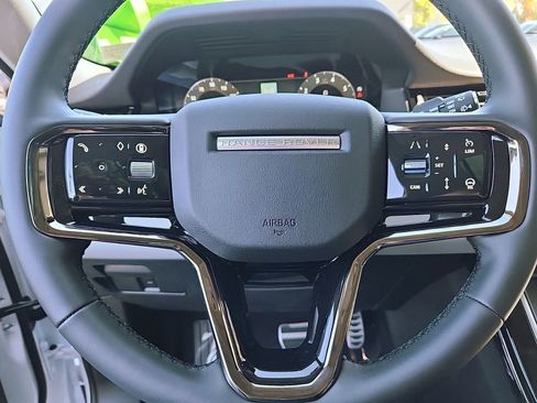 Used 2025 Land Rover Range Rover Evoque Dynamic SE image 18