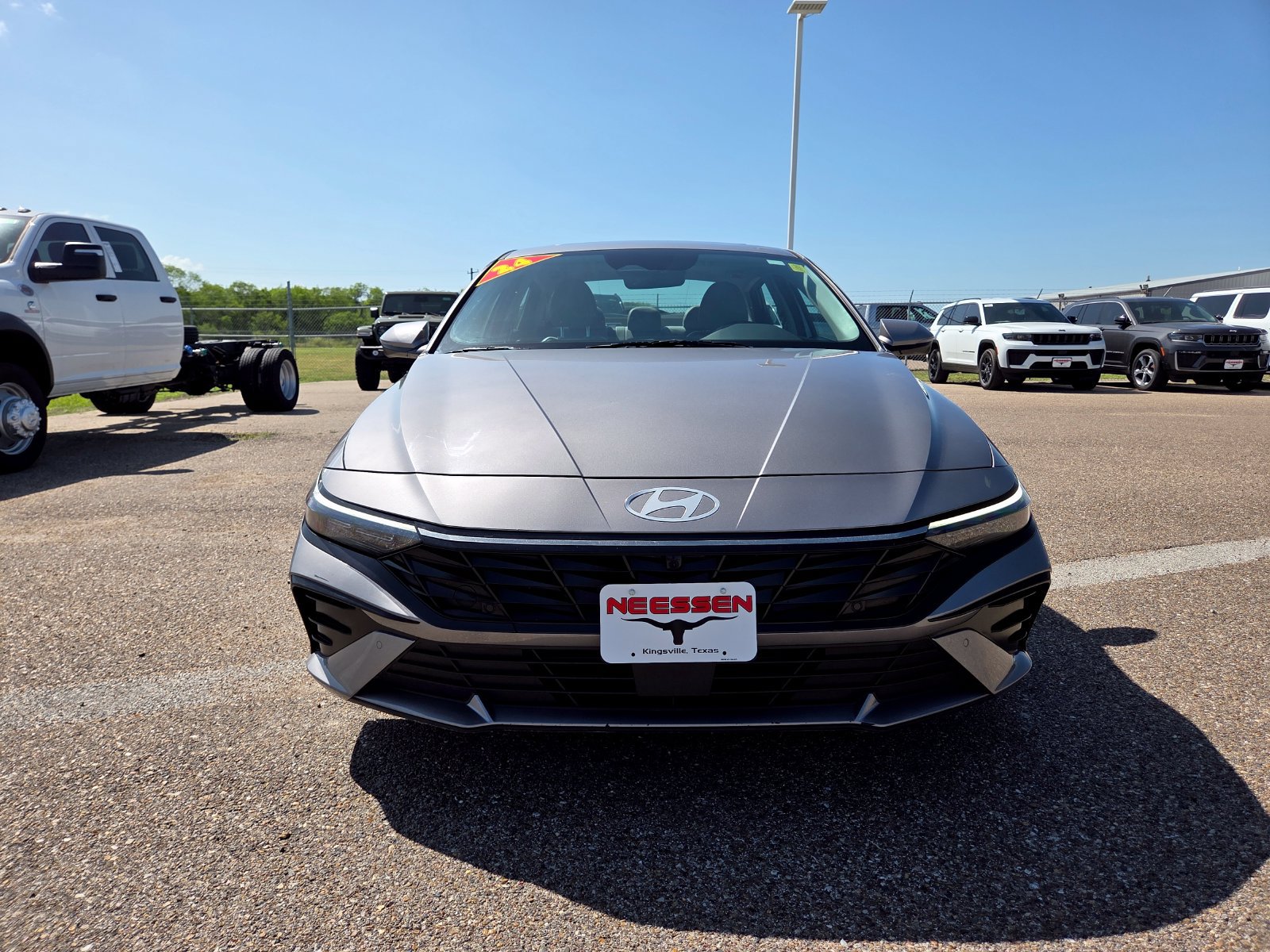 Used 2024 Hyundai Elantra Limited FWD image 2