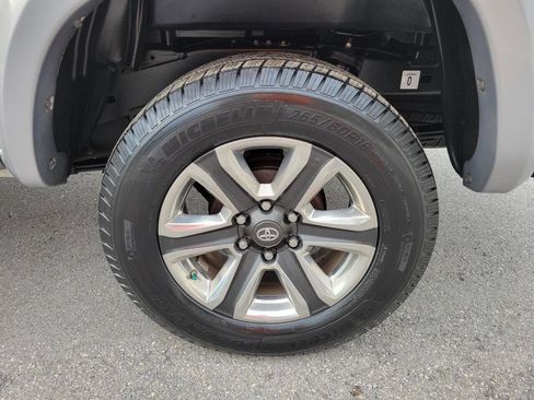 Used 2017 Toyota Tacoma Limited image 13