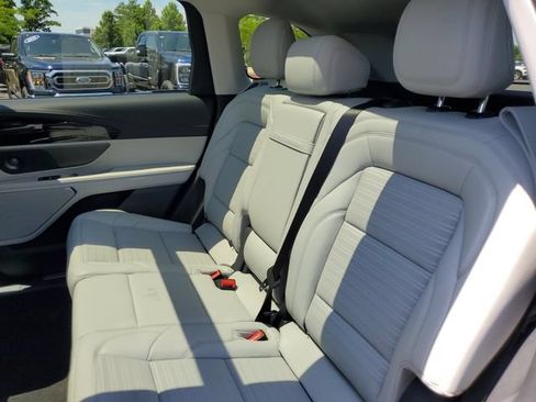 New 2026 Lincoln Nautilus Reserve AWD/4WD image 36