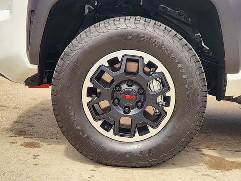 Used 2026 Toyota Tacoma TRD Off-Road AWD/4WD image 8
