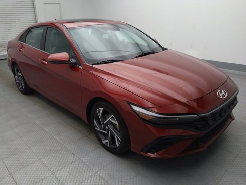 Used 2025 Hyundai Elantra Limited FWD image 13