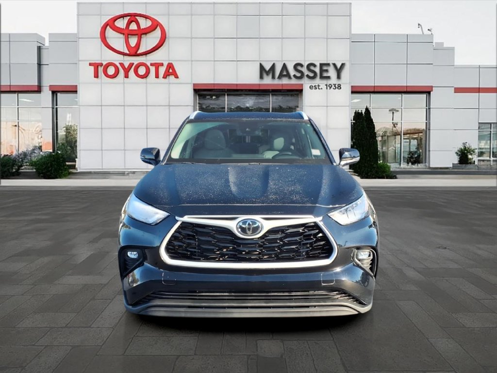Used 2024 Toyota Highlander XLE FWD image 8