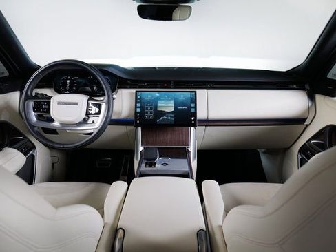 Used 2024 Land Rover Range Rover Long Wheelbase SE image 4