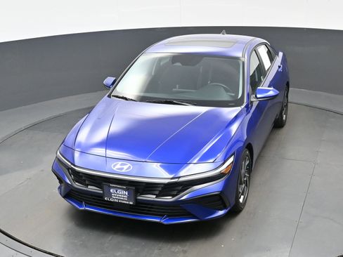 Certified 2025 Hyundai Elantra SEL image 38
