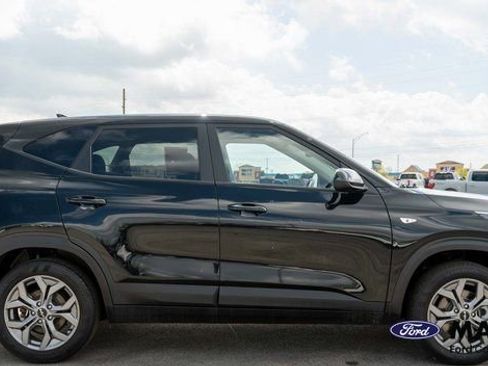 Used 2024 Kia Seltos LX AWD/4WD image 5