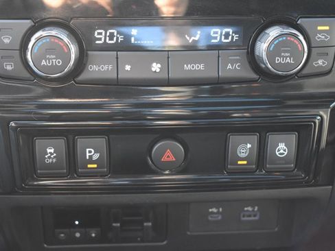 Used 2023 Nissan Titan PRO-4X w/ Pro-4x Convenience Package image 29