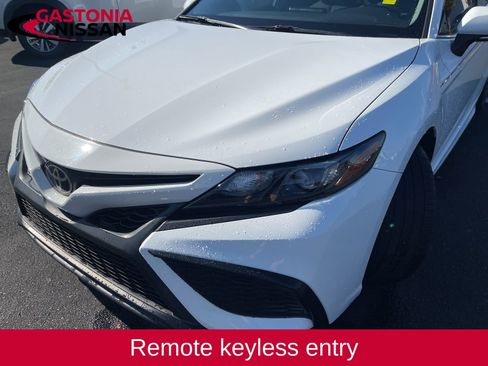 Used 2022 Toyota Camry SE image 6
