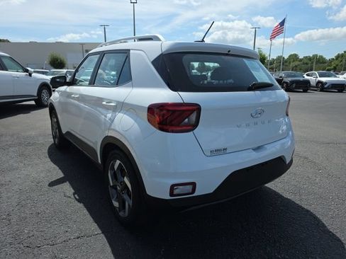 Certified 2024 Hyundai Venue SEL FWD image 3