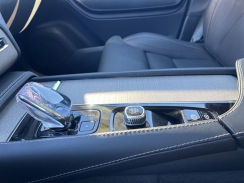 Certified 2024 Volvo XC90 B6 Ultimate image 38