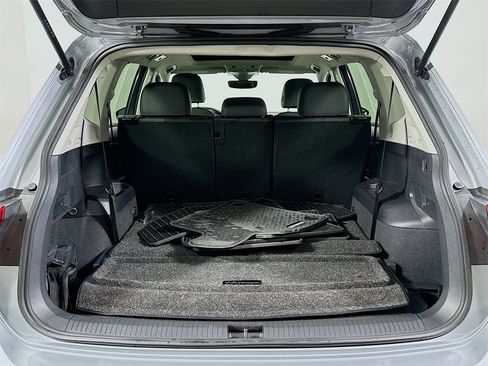 Used 2023 Volkswagen Tiguan SE w/ Panoramic Sunroof Package image 16